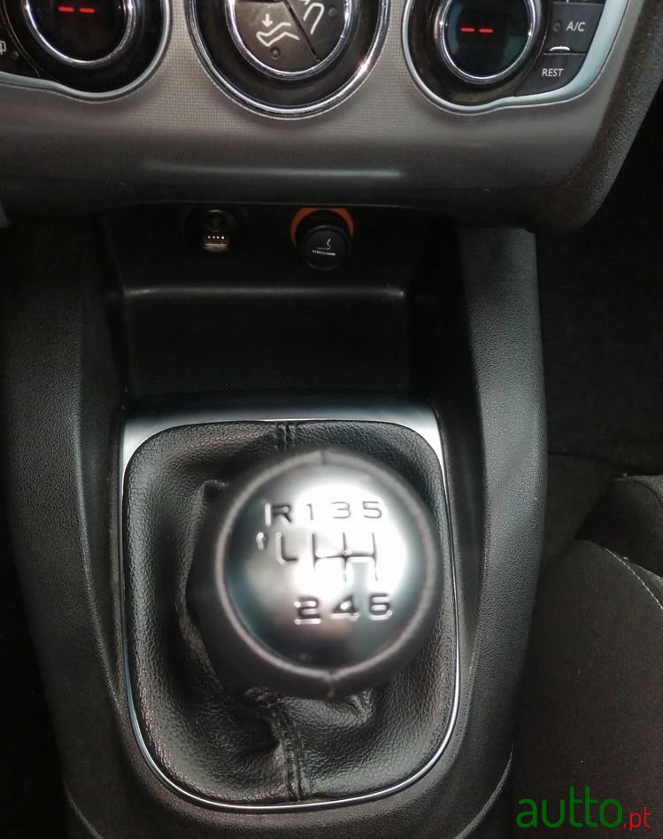 2015' Citroen C4 photo #2