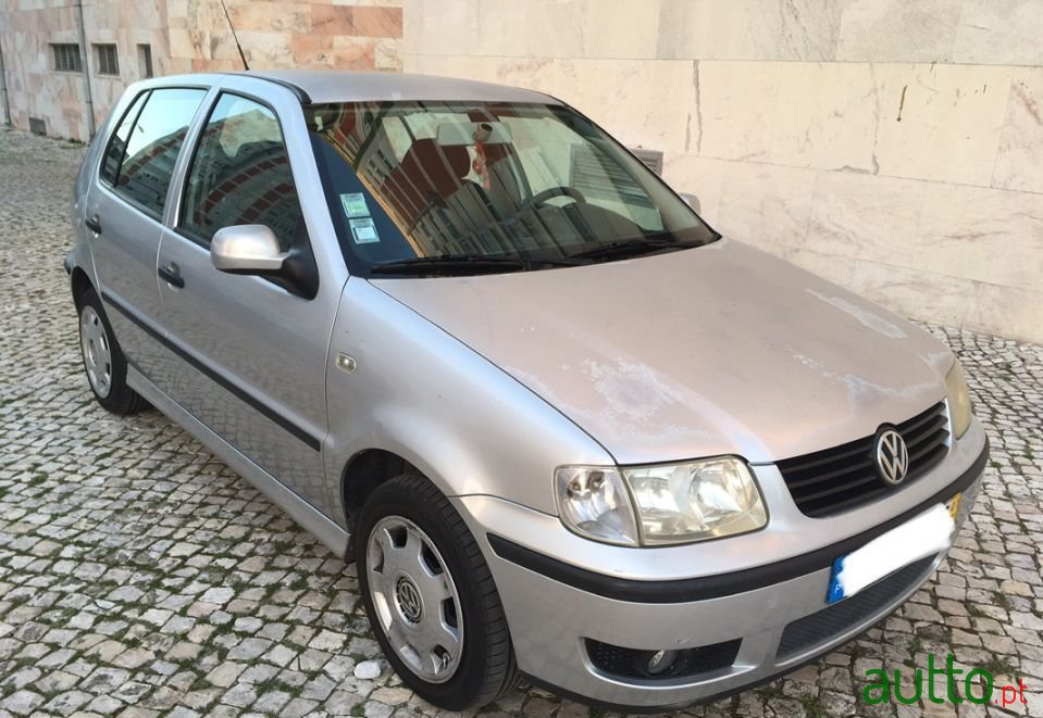 2001' Volkswagen Polo 1.0 photo #2
