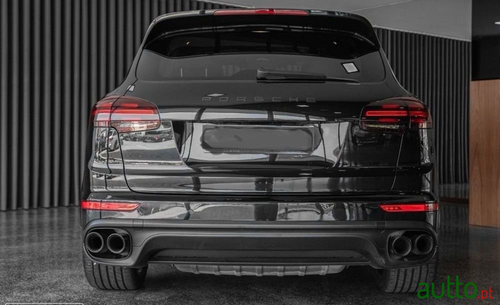 2015' Porsche Cayenne photo #4