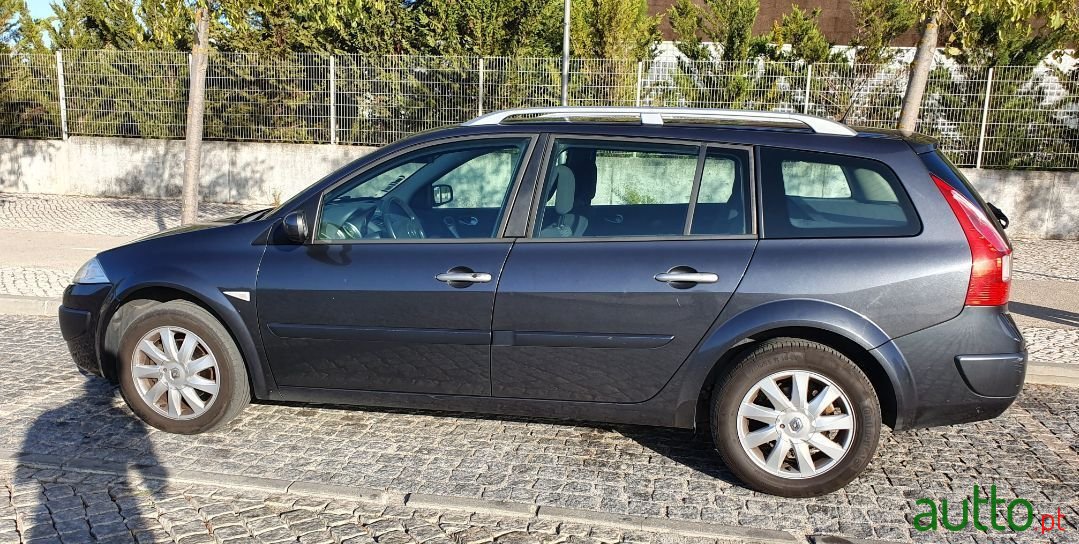 2008' Renault Megane Break photo #1