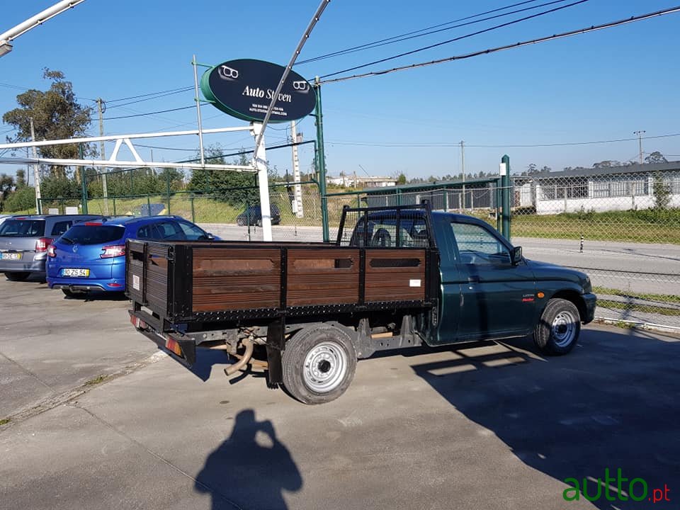2001' Mitsubishi L200 TURBO photo #2