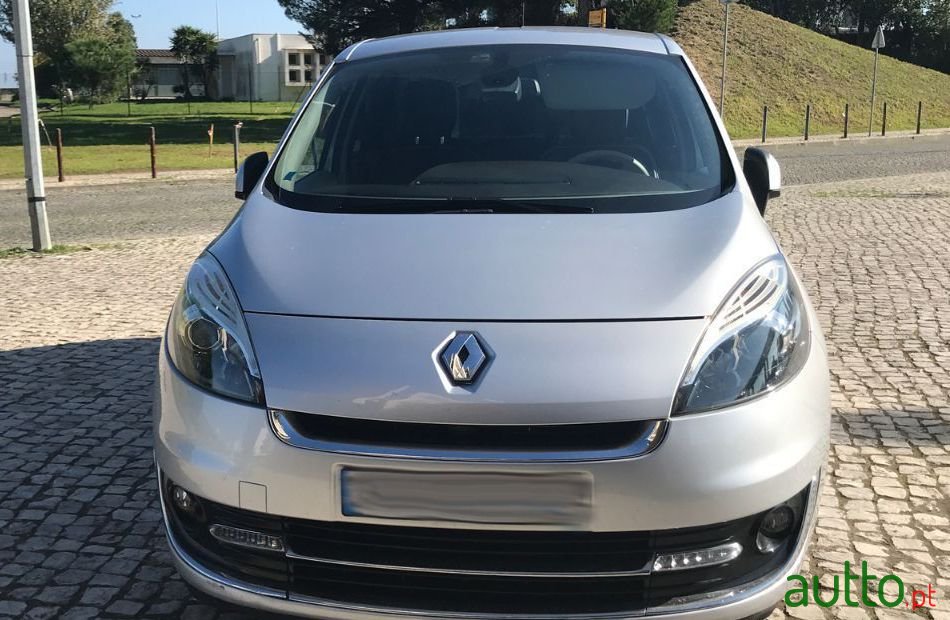 2012' Renault Grand Scenic photo #2