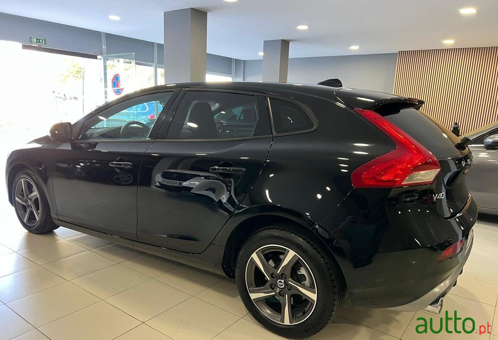 2017' Volvo V40 T2 Kinetic photo #3