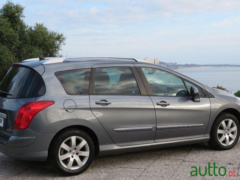 2011' Peugeot 308 Sw photo #2