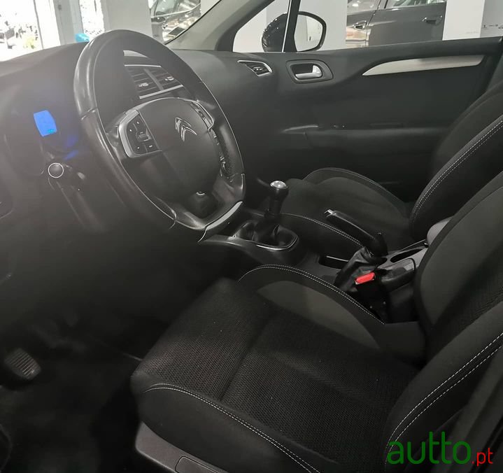2017' Citroen C4 photo #5