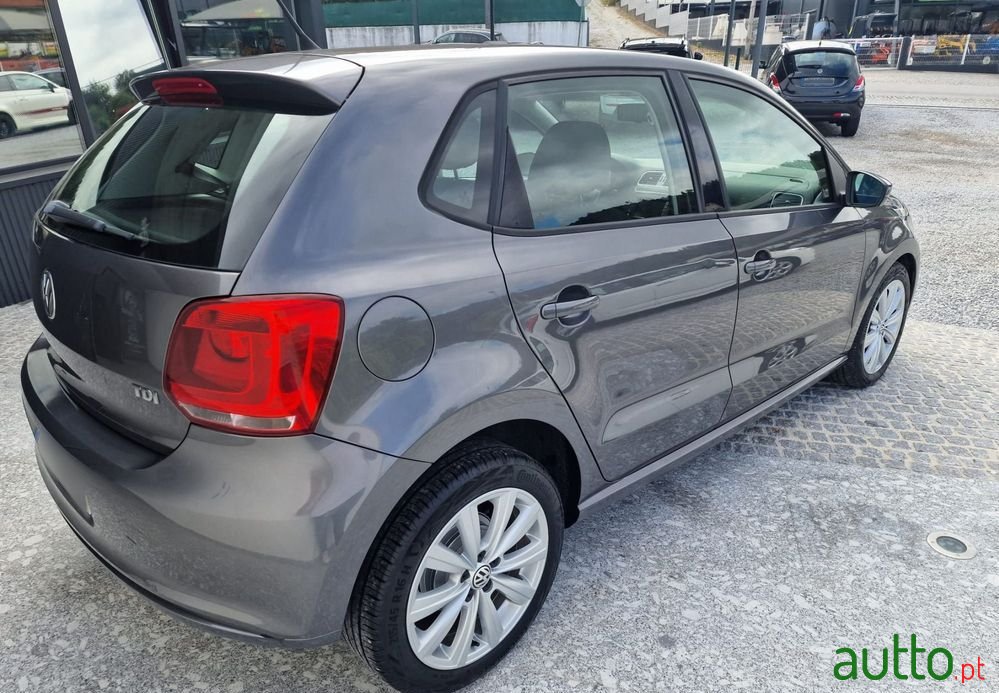 2011' Volkswagen Polo 1.2 Tdi Highline photo #6