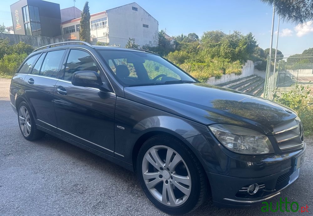 2008' Mercedes-Benz Classe C photo #1