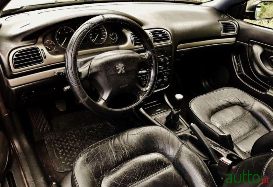 2001' Peugeot 406 Coupé 2.2 Hdi photo #1