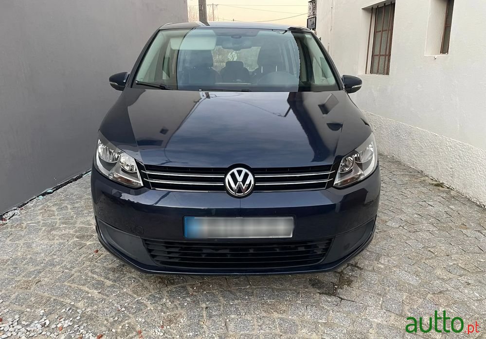 2014' Volkswagen Touran photo #2