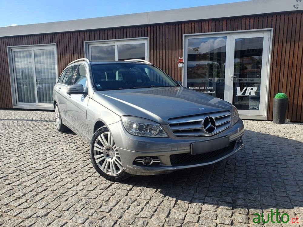 2010' Mercedes-Benz Classe C photo #3