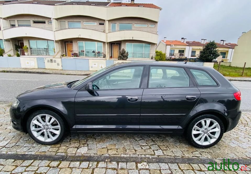2011' Audi A3 Sportback photo #1