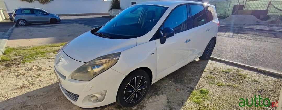 2011' Renault Grand Scenic photo #4