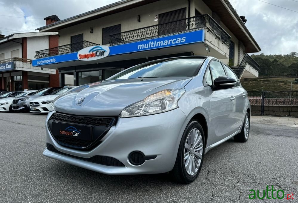 2015' Peugeot 208 1.4 Hdi Active photo #1