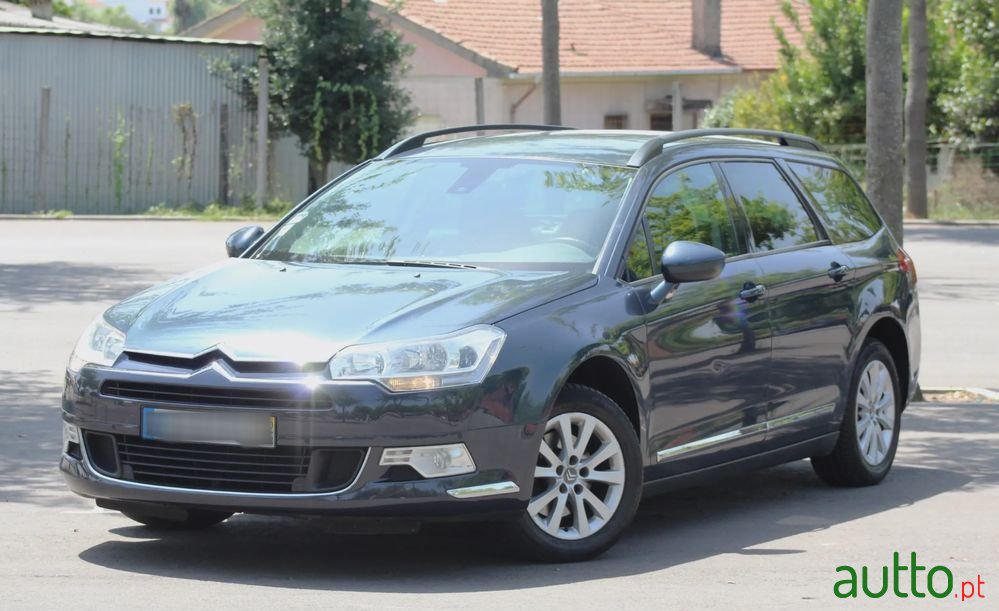 2010' Citroen C5 Tourer photo #1