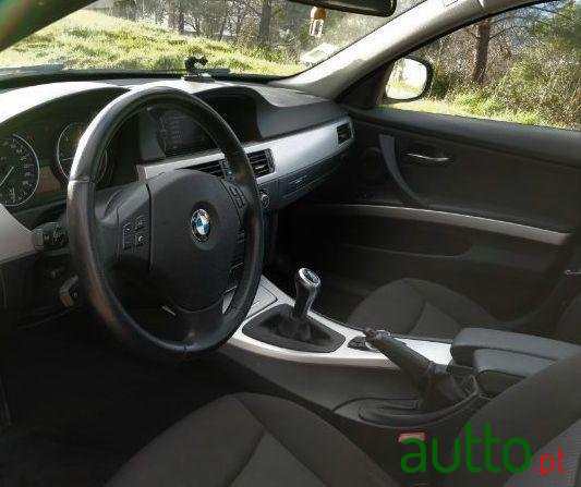 2010' BMW 320 Touring Navigation photo #1
