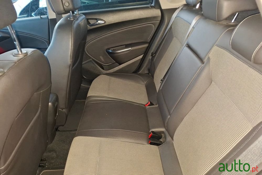 2010' Opel Astra 1.4 Cosmo photo #6