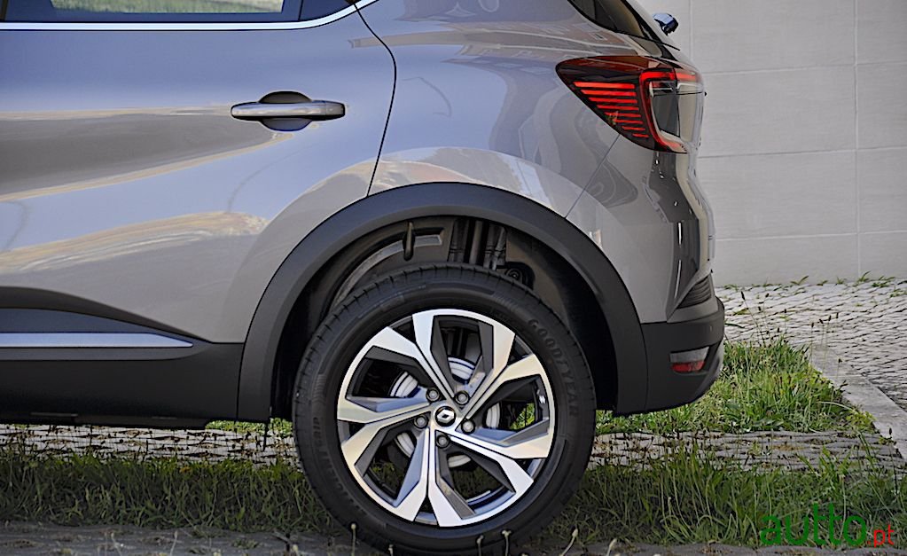 2022' Renault Captur photo #5