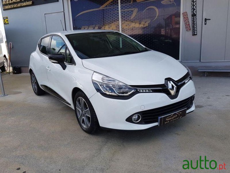 2015' Renault Clio Dynamique S photo #1