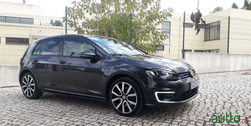 2015' Volkswagen Golf photo #4