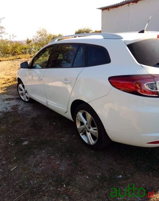 2012' Renault Megane photo #5