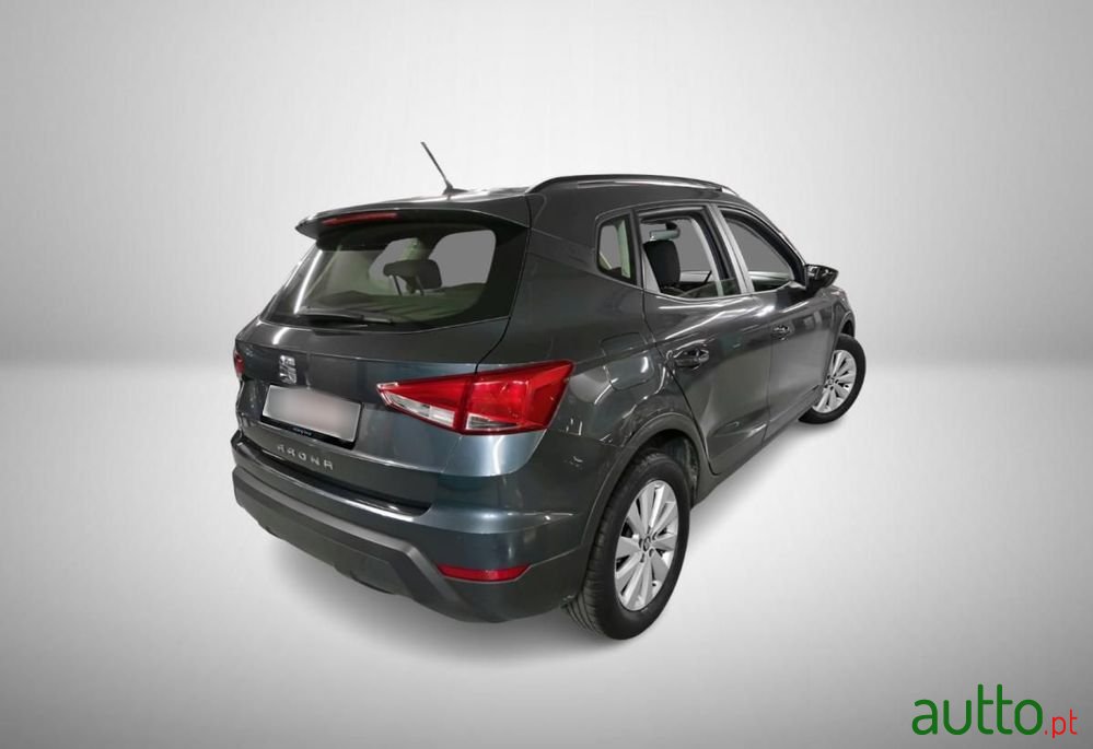 2020' SEAT Arona 1.0 Tsi Style photo #2