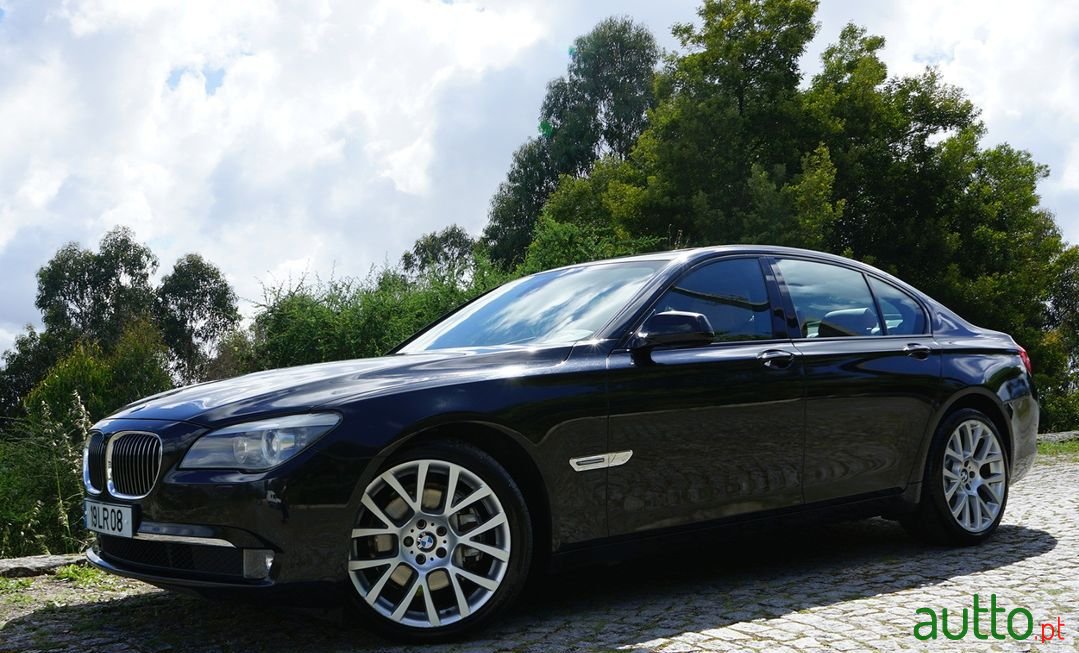 2010' BMW 730 photo #1