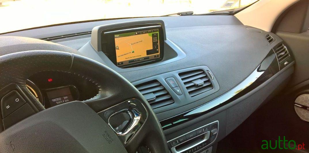 2014' Renault Megane photo #2