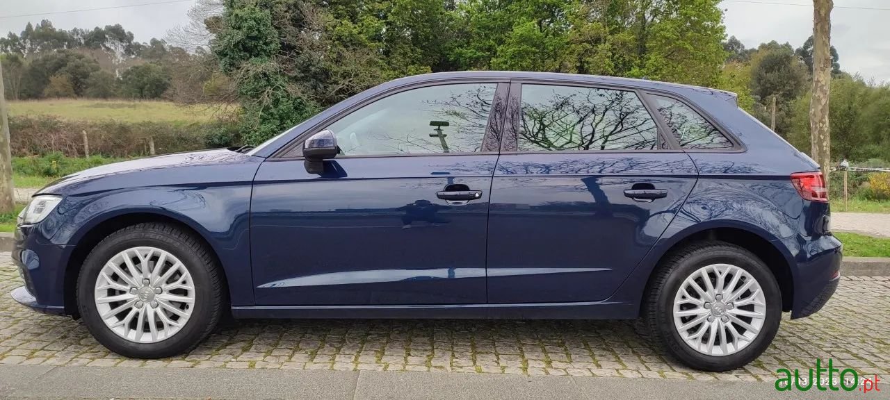 2017' Audi A3 Sportback photo #2