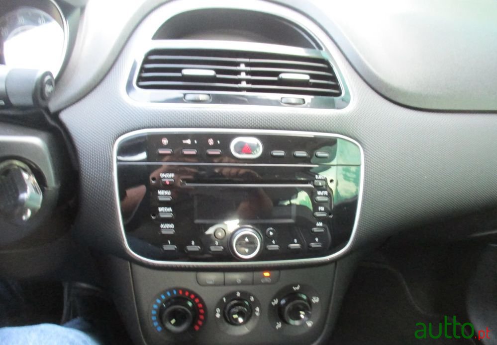 2013' Fiat Punto photo #6