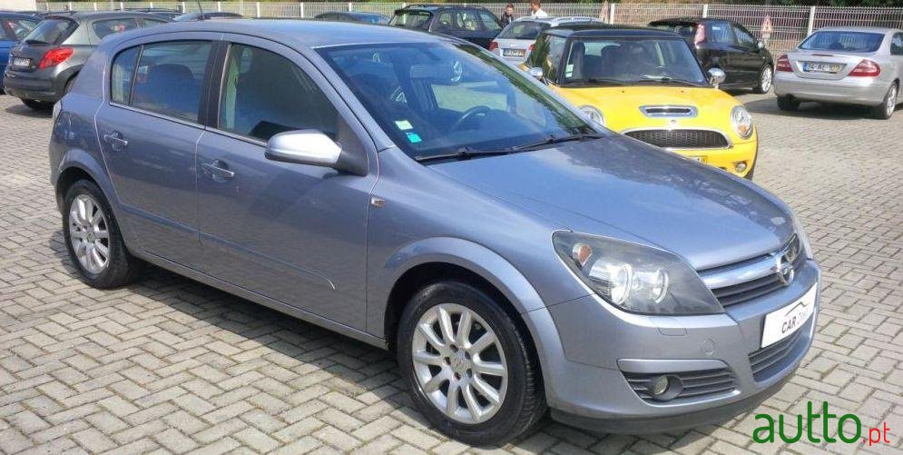 2005' Opel Astra photo #2