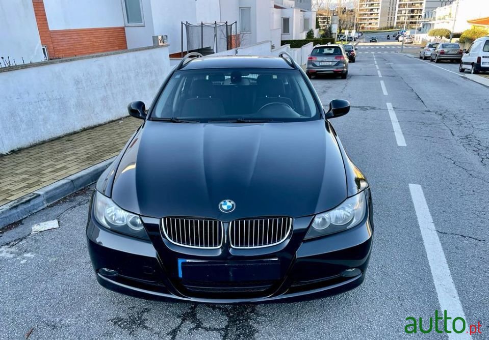 2009' BMW 320 Sport photo #3