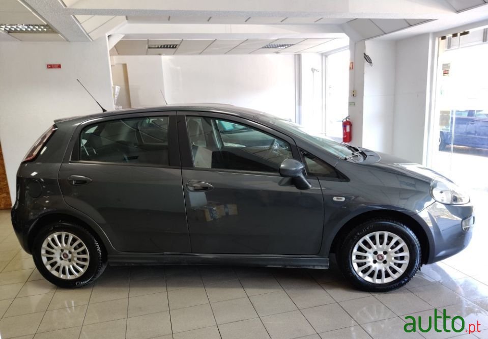 2014' Fiat Punto photo #4