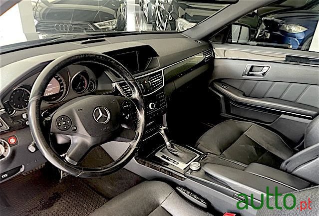 2010' Mercedes-Benz E-250 photo #5