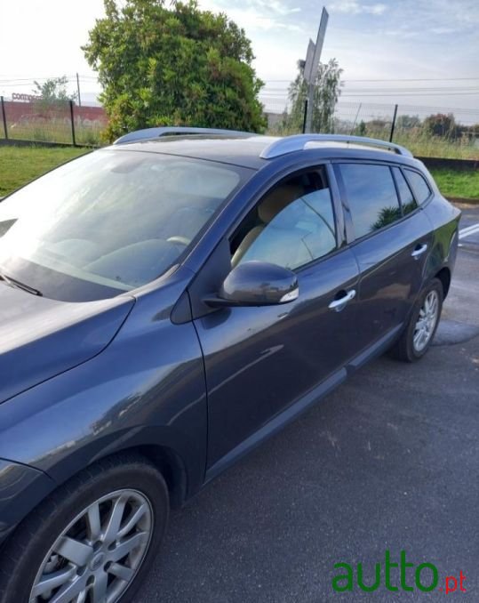 2010' Renault Megane Sport Tourer photo #4