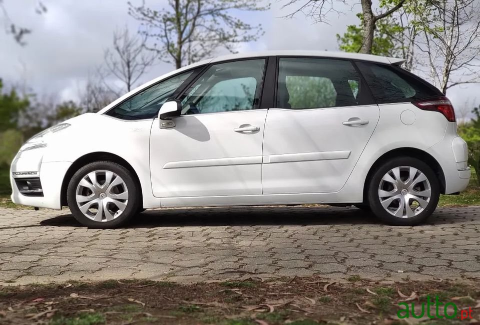 2013' Citroen C4 Picasso photo #4