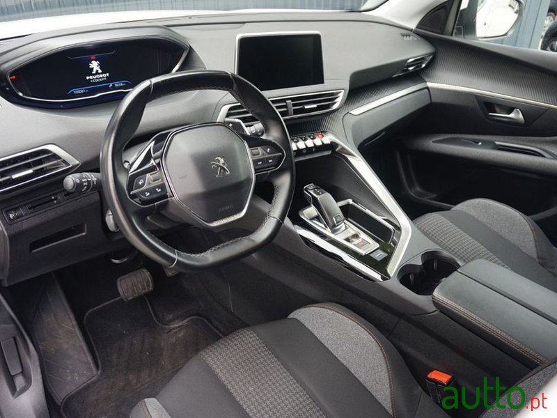 2019' Peugeot 3008 photo #3