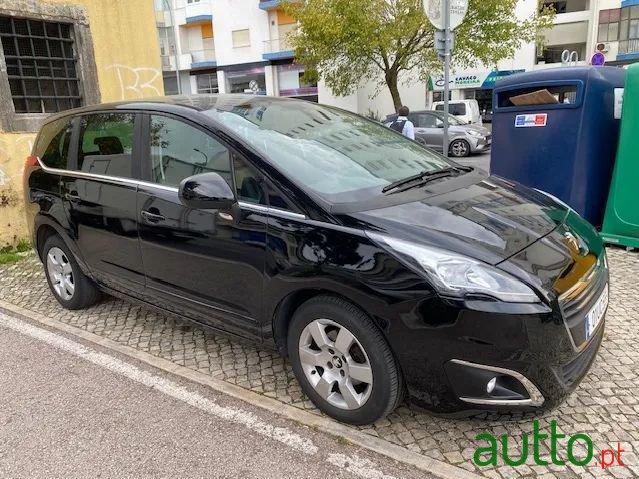 2014' Peugeot 5008 photo #3