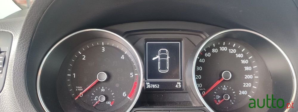 2014' Volkswagen Polo photo #6