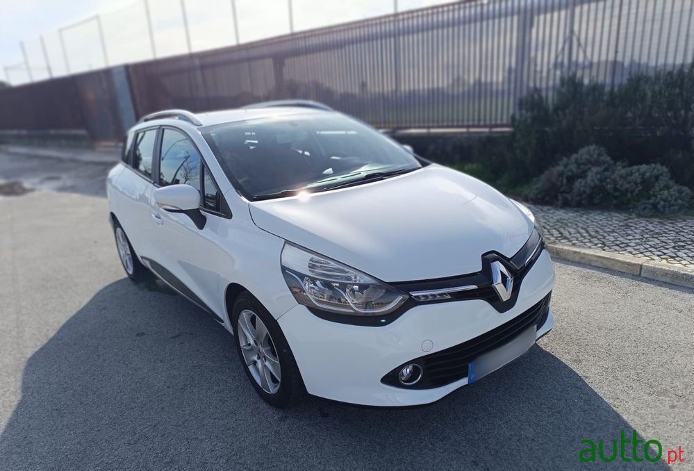 2014' Renault Clio Sport Tourer photo #2