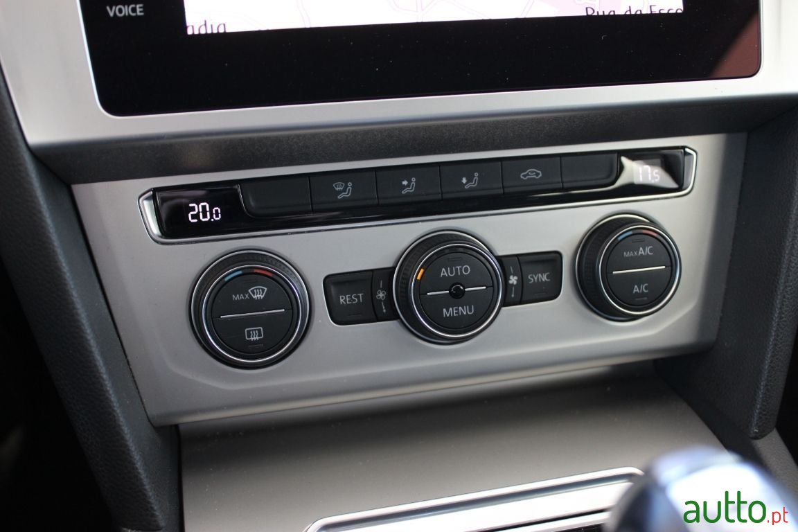 2017' Volkswagen Passat Variant photo #5