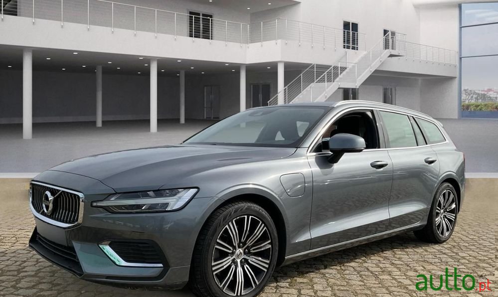 2021' Volvo V60 photo #1