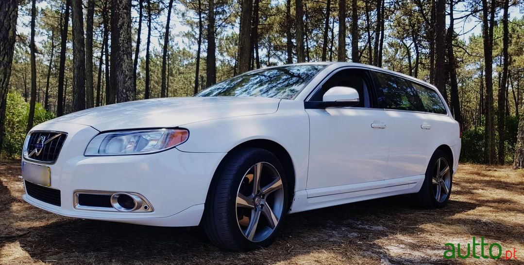 2012' Volvo V70 photo #1