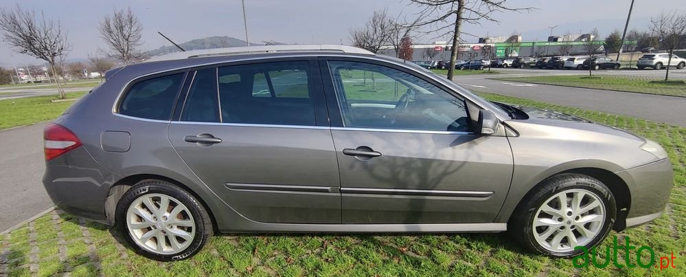 2008' Renault Laguna Break photo #4