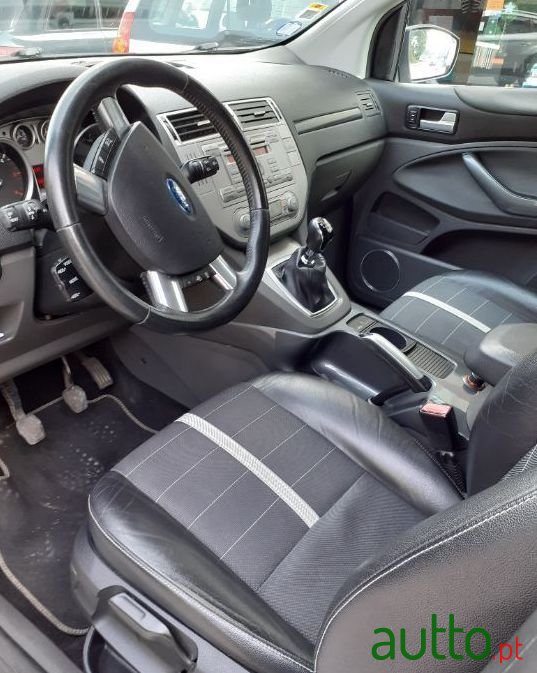 2008' Ford Kuga photo #2