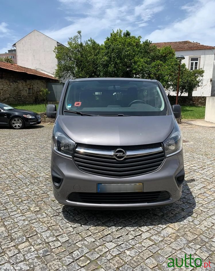 2015' Opel Vivaro photo #2