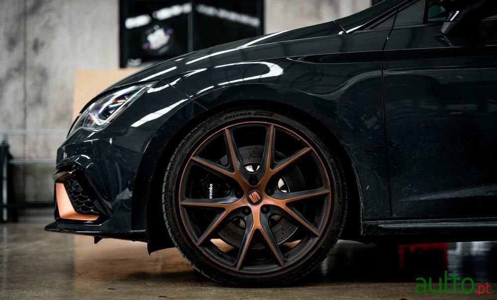 2020' SEAT Leon St photo #4