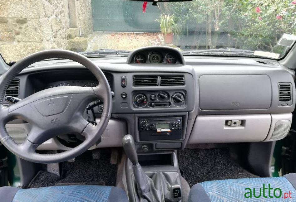 2000' Mitsubishi Pajero photo #6