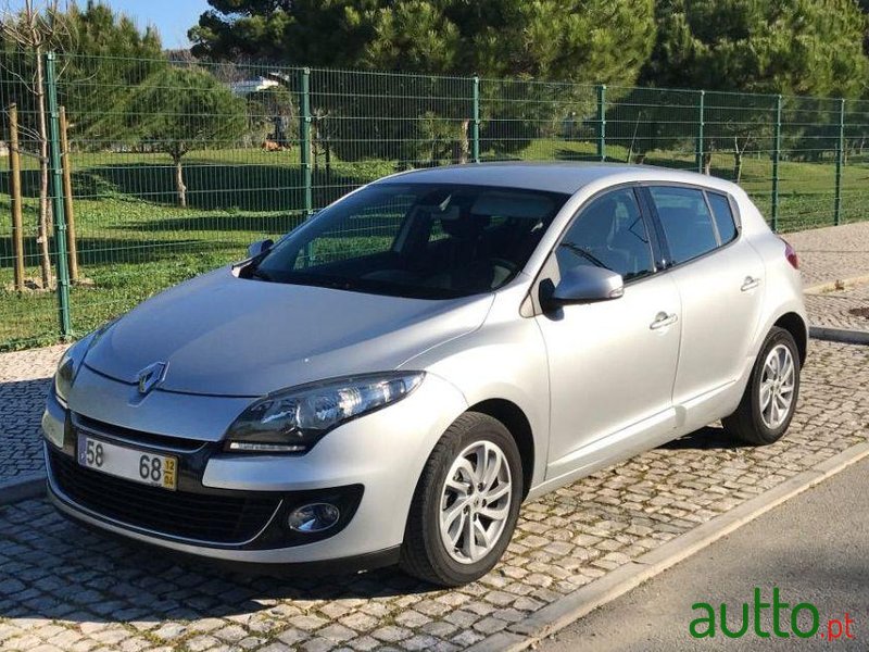 2012' Renault Megane photo #1