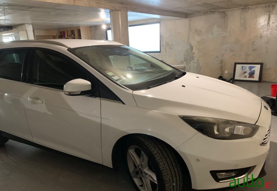 2014' Ford Focus Sw photo #2