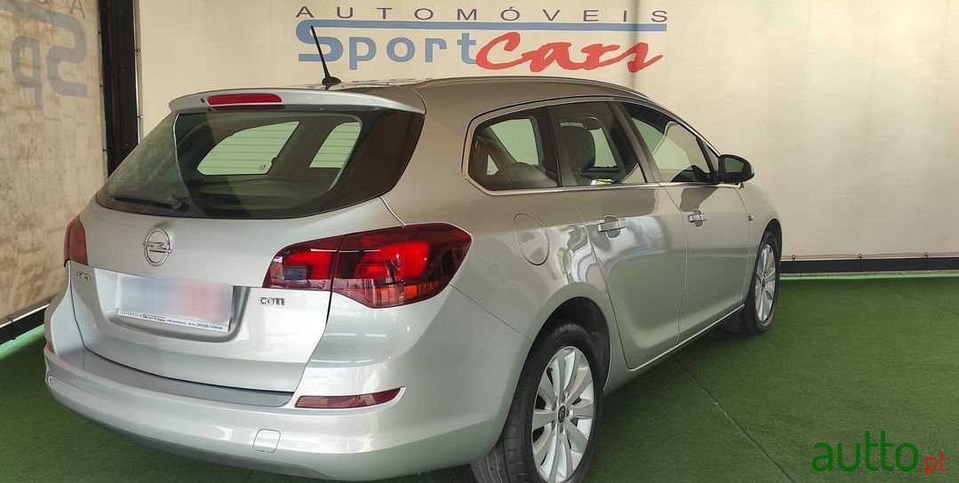 2012' Opel Astra Sports Tourer photo #4